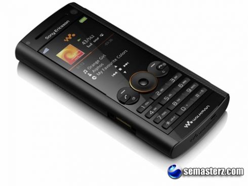 SE официально представила три новых телефона линейки Walkman