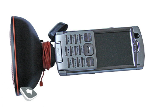 Музыкальный аксессуар Sony Ericsson MPS-75, подключенный к Sony Ericsson P990i