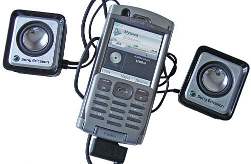 Портативные колонки Sony Ericsson MPS-70 в активном использовании