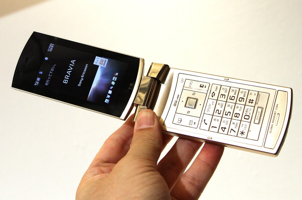 Sony Ericsson Bravia U1 – телефон-универсал в усиленном корпусе