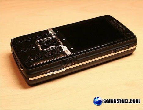 Полностью черный Sony Ericsson K850i
