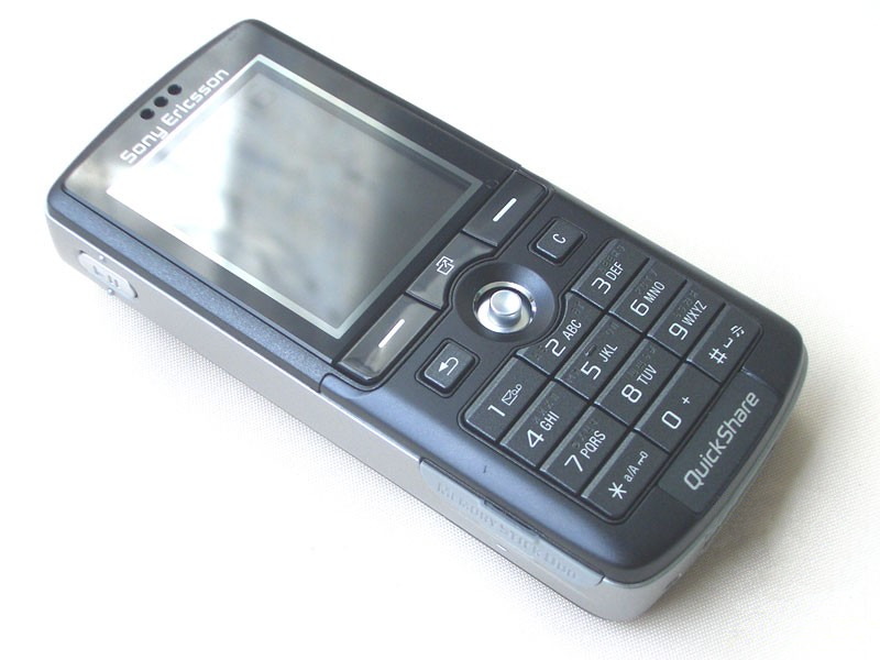 Sony Ericsson K750i собственной персоной: компактен, эффектен и эффективен