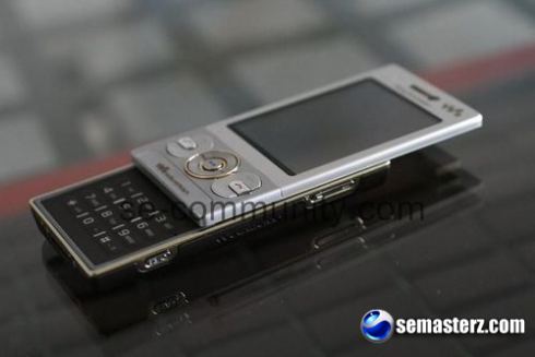 Sony Ericsson W705 вживую