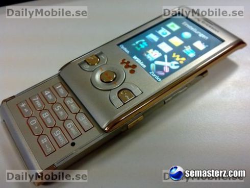 Sony Ericsson W595 в золотом