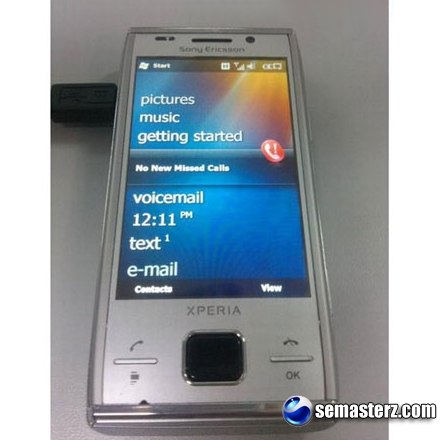 Sony Ericsson Xperia X2 в серебристом корпусе – смотрится неплохо