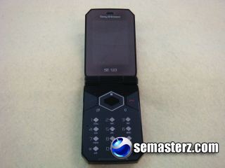 Sony Ericsson Bao – стильная раскладушка начального уровня