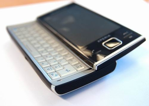 Sony Ericsson XPERIA X2 – «живые» фото коммуникатора